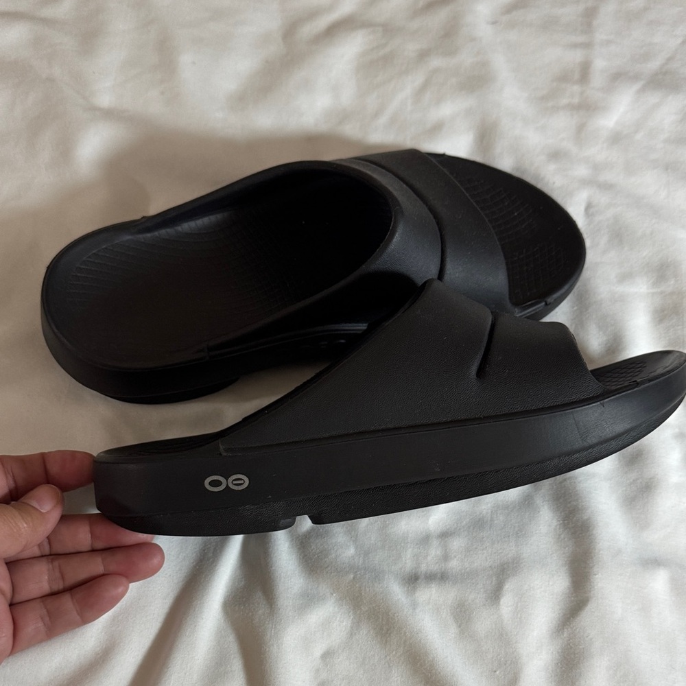 OOFOS OOahh Black Slide Sandals Women’s 10/ Men’s 8 - Picture 3 of 7